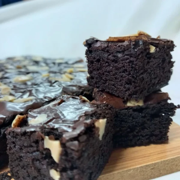 ca168959cfa48b455571827c6eba4d56.webp Almond Dark Chocolate Brownies 500g