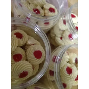 my-11134201-820li-mrh0re2oz5s6ad.webp Swiss Strawberry Cookies 30pcs