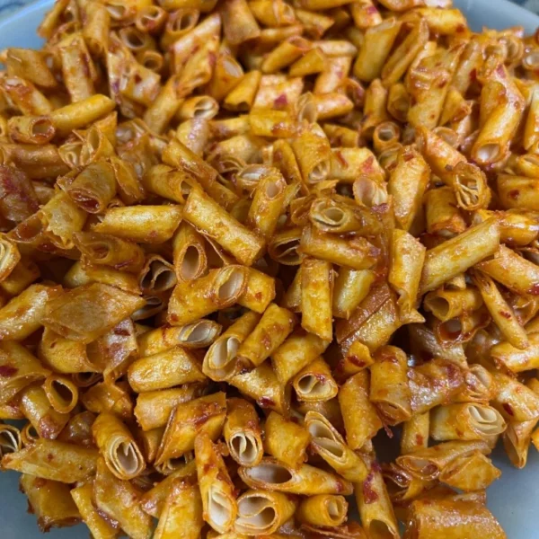 my-11134207-820l4-ml1uahb07m692c.webp Spicy Crunchy Popiah Rolls 150g