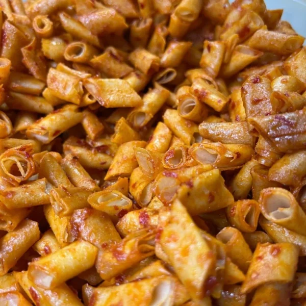 my-11134207-820l8-ml1uahb01zwk4f.webp Spicy Crunchy Popiah Rolls 150g